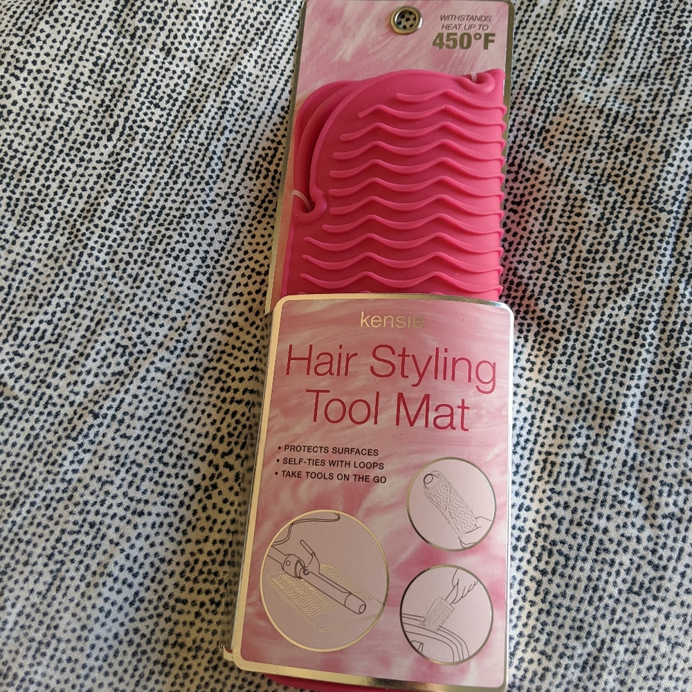 Silicone mat for flat iron